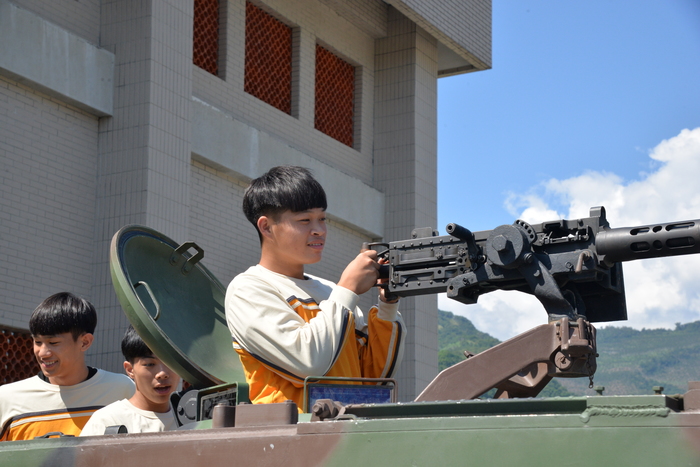 東專實彈射擊體驗 深化全民國防教育圖片