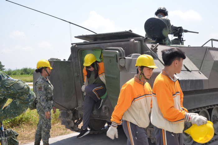 東專實彈射擊體驗 深化全民國防教育圖片