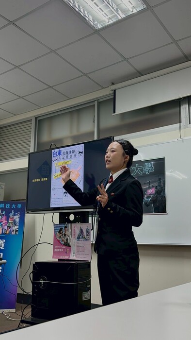 黃婷靖第二名餐飲海報設計圖片