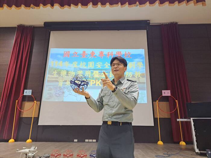 軍訓室無人機足球賽照片2圖片