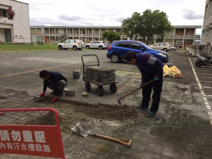 天寒有感動-營保組趕工修繕。圖片