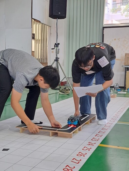 電機科機器人賽照片5圖片